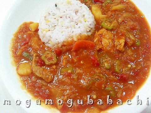 野菜たっぷり♪オクラとキャベツのトマトカレー